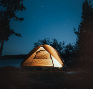 躺在屋顶看星星